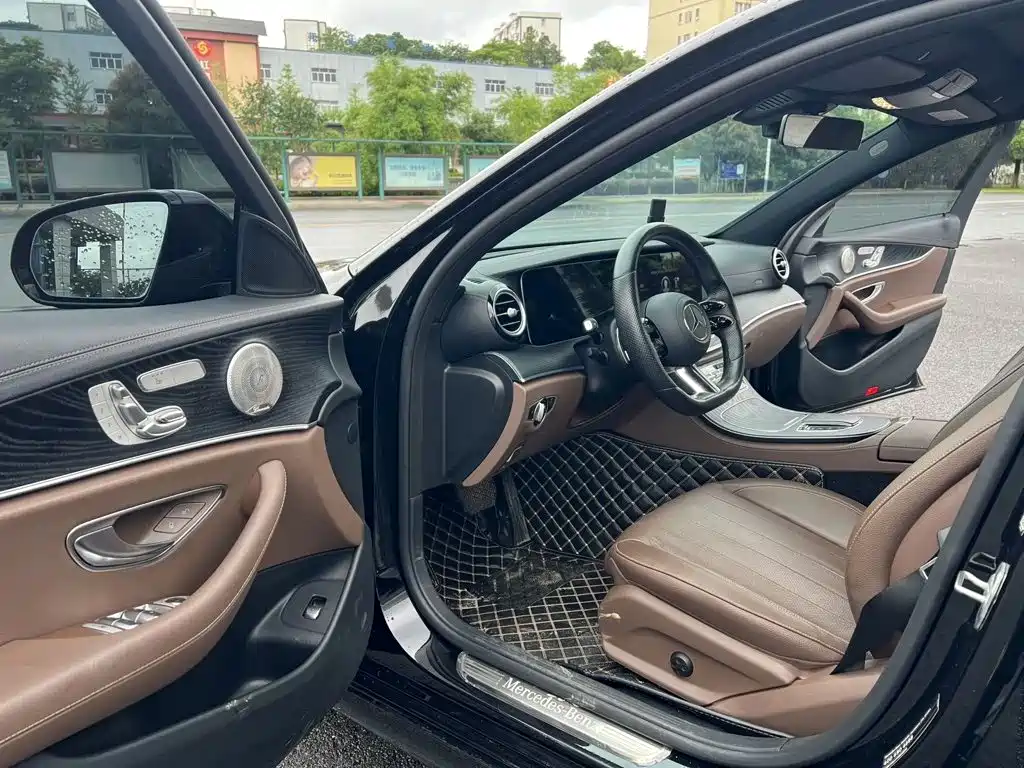 Фото 4 - Mercedes-Benz E-Class (Import)