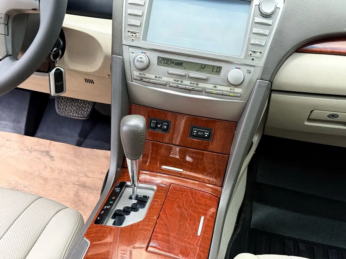 Photo 9 - Toyota Camry