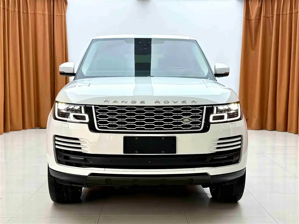 Land Rover Range Rover 2021 3.0 L6 Heritage Extended Classic Edition фото 2