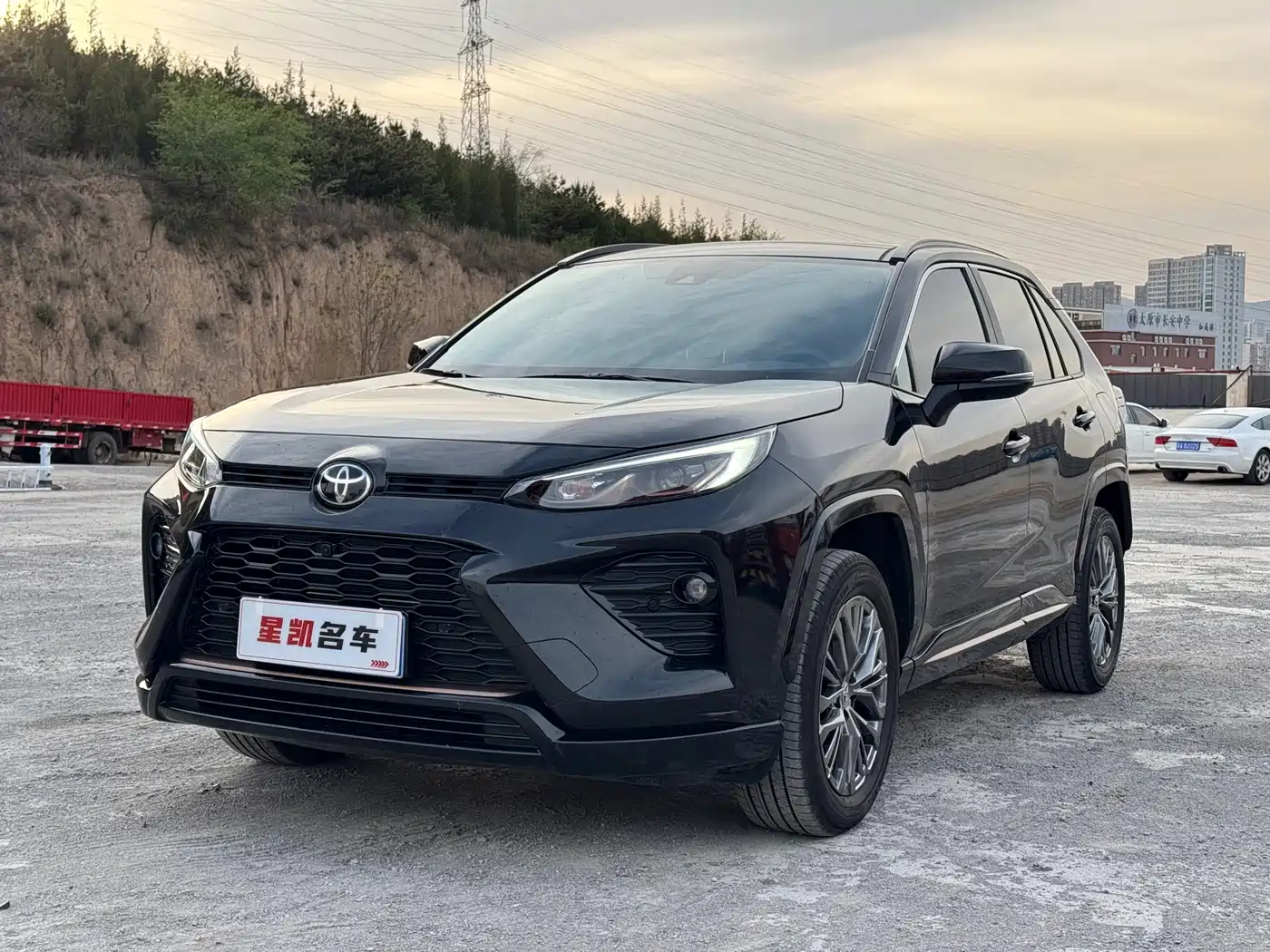 Toyota Wildlander 2024 2.0L CVT 2WD Luxury PLUS Edition