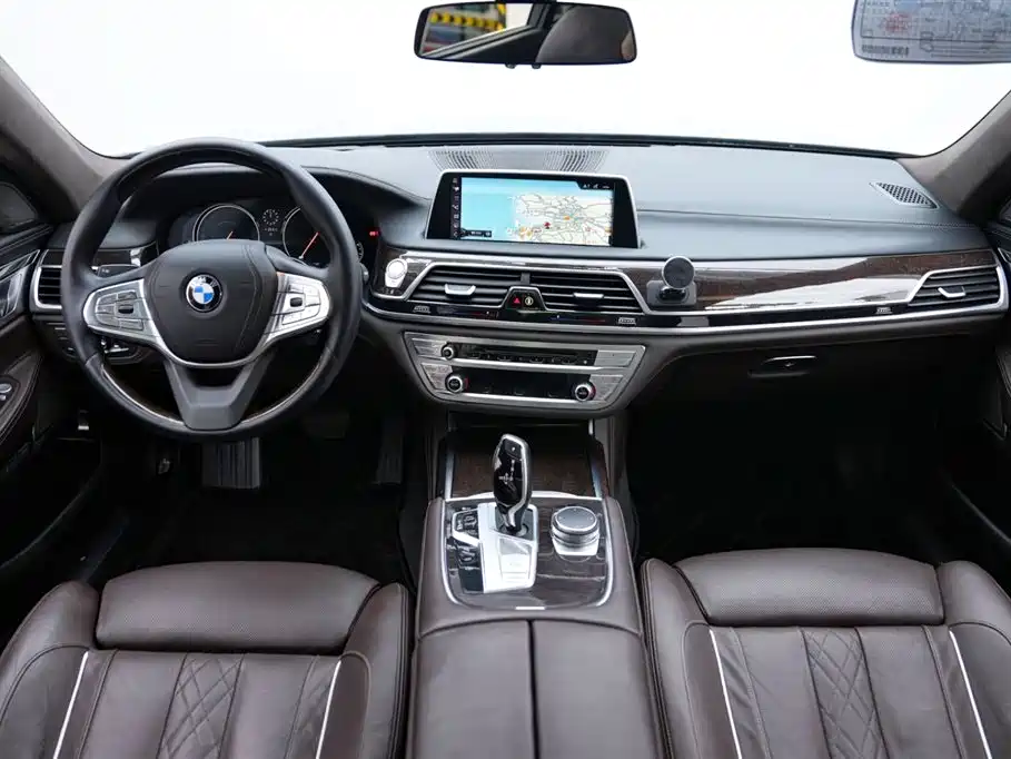 BMW 7 Series 2016 740Li Luxury фото 11