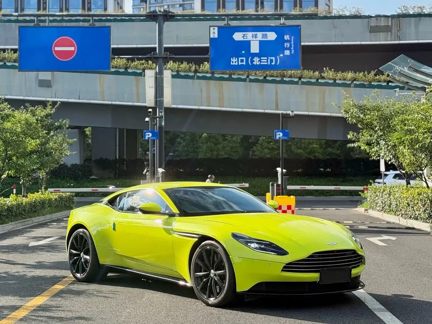 Aston Martin DB11 2023 2019 Model 4.0T V8 Coupe
