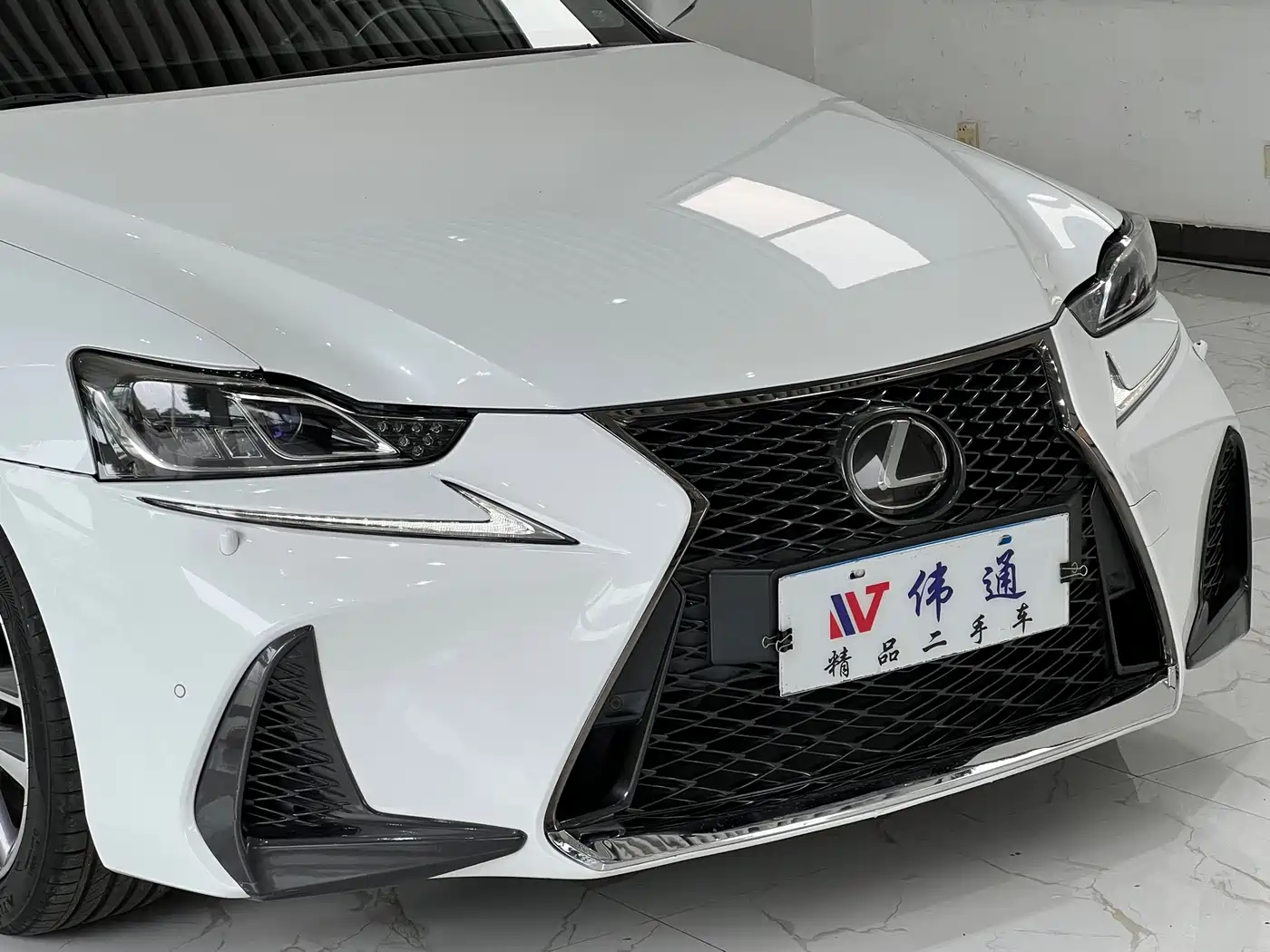 LEXUS IS