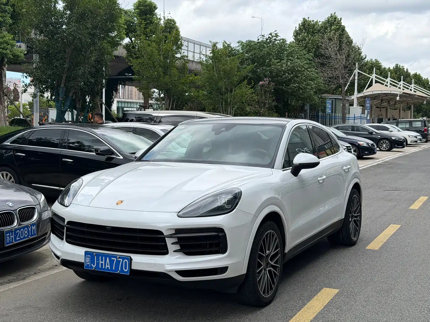 Photo 1 - Porsche Cayenne