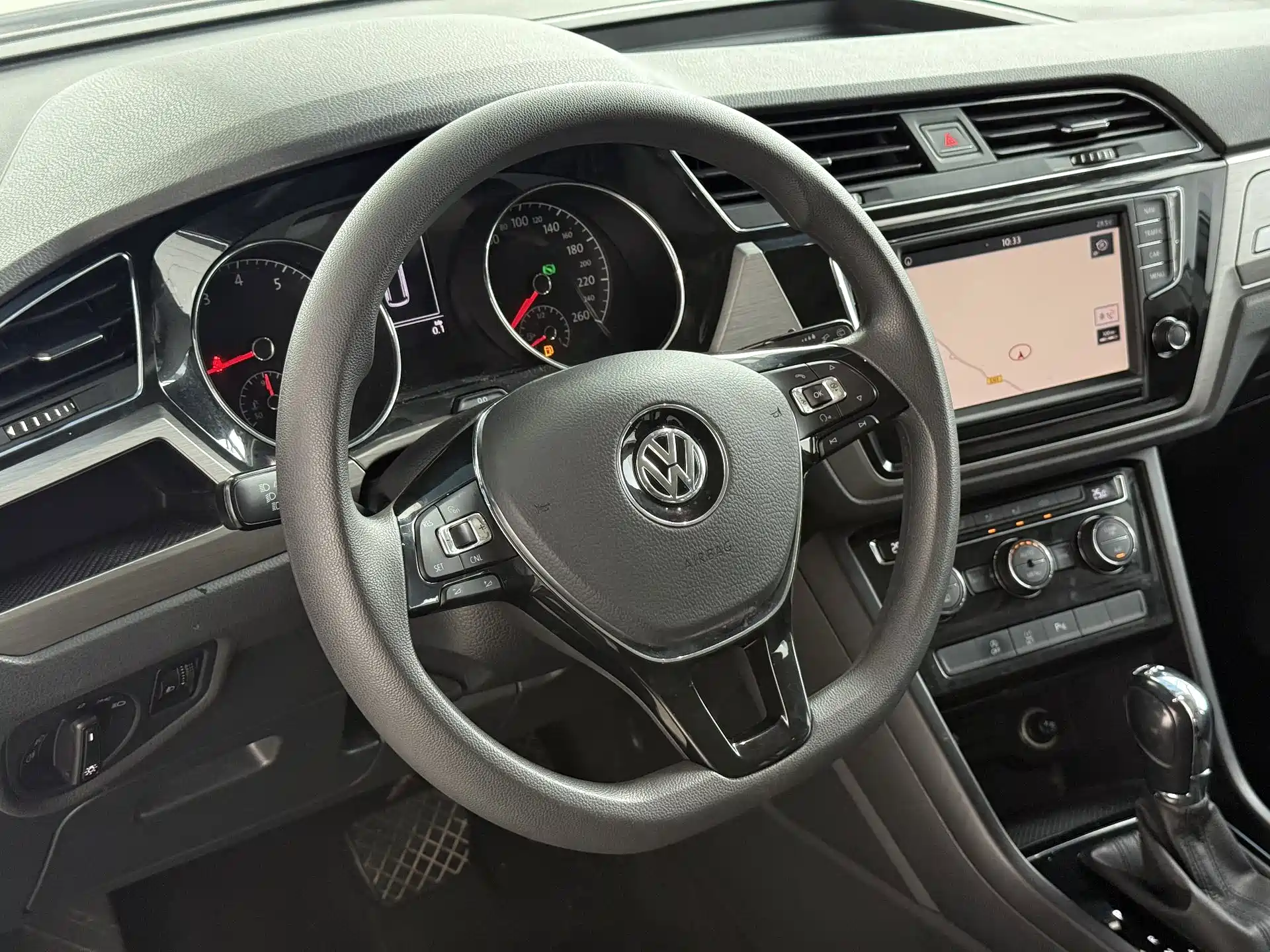 صورة 8 - Volkswagen Touran