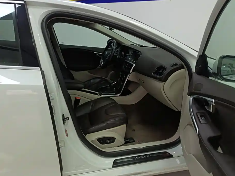Volvo V40 2013 2013 2.0T Elegance Edition