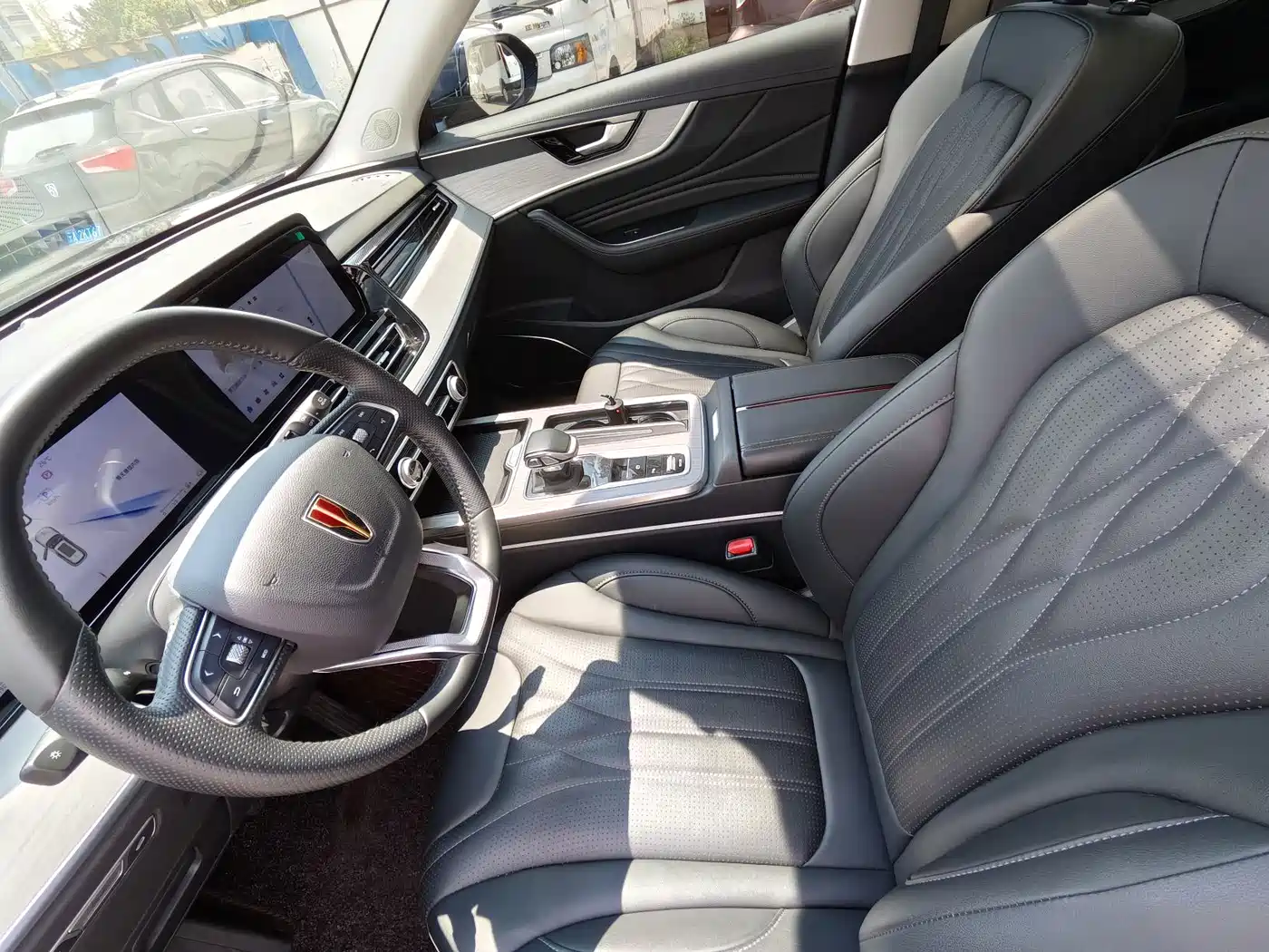 Photo 10 - Hongqi HS5