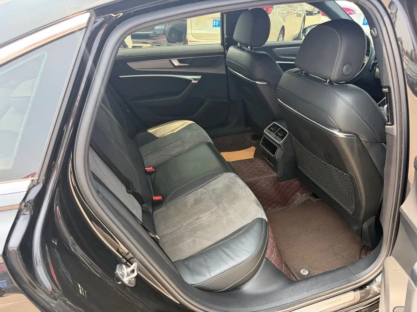 Фото 5 - Audi A6L