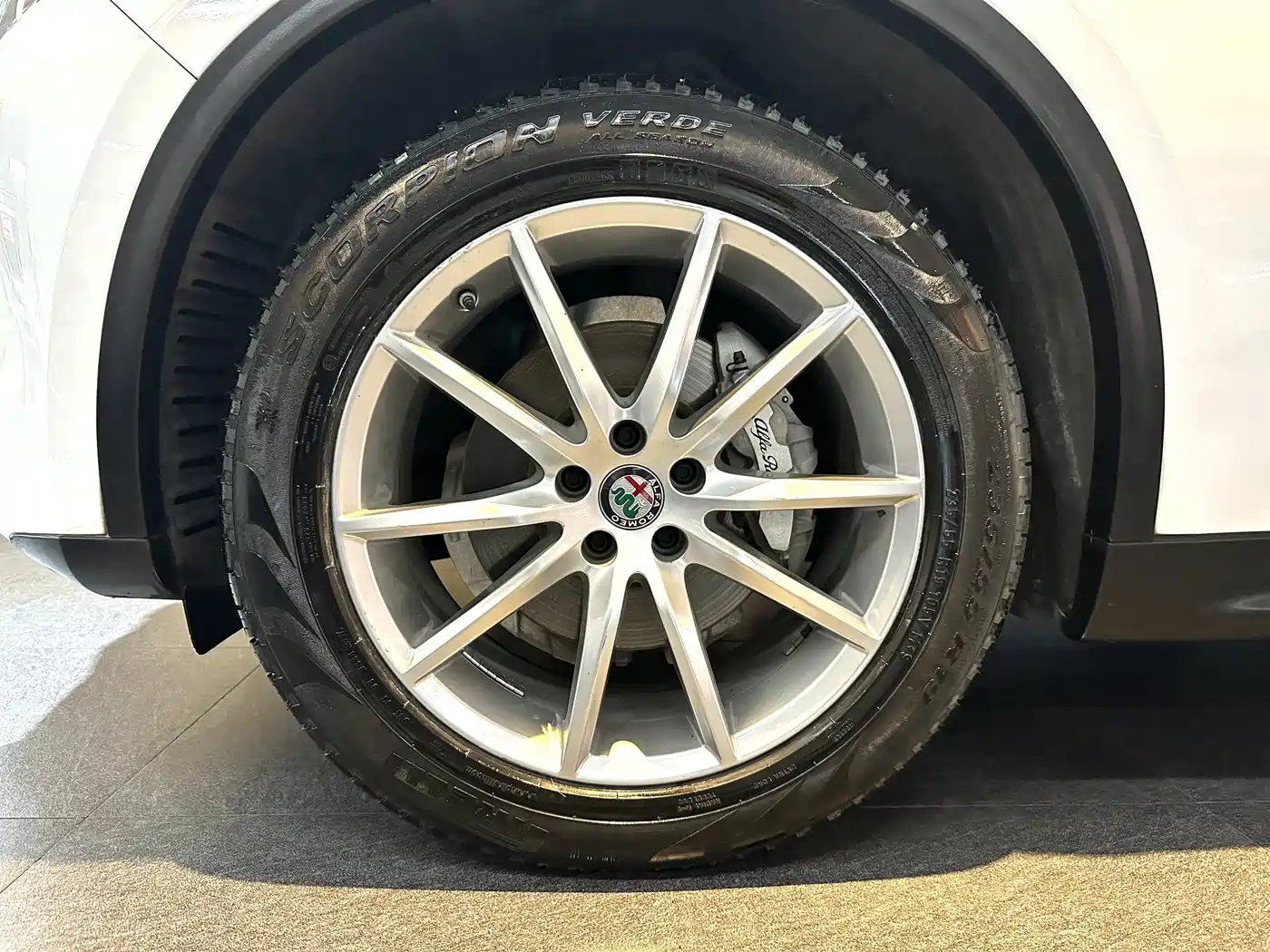 Alfa Romeo Stelvio 2018 2017 2.0T 200HP Luxury Edition