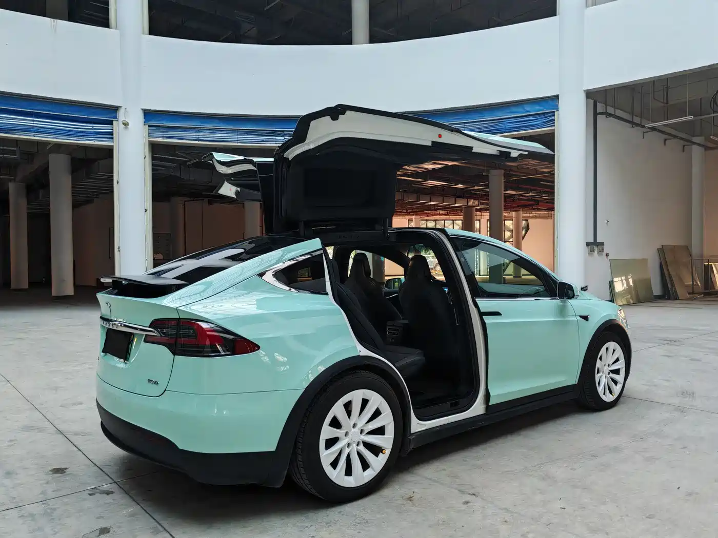 TESLA MODEL X