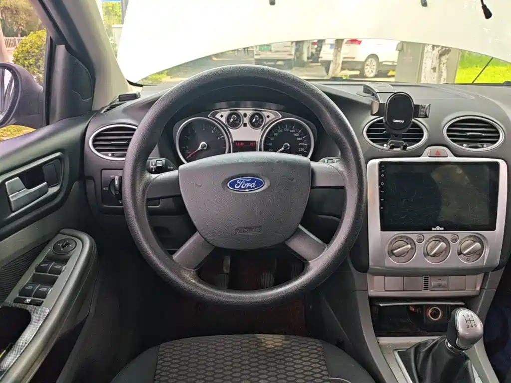 Фото 11 - Ford Focus