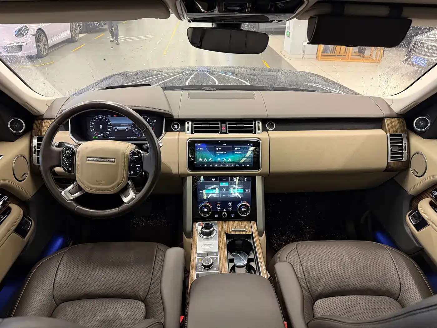 Land Rover Range Rover 2020 3.0 L6 Heritage Extended Edition фото 5