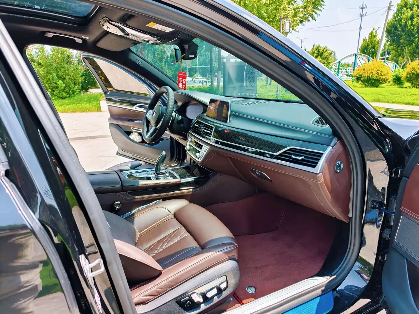 Photo 28 - BMW 7 Series