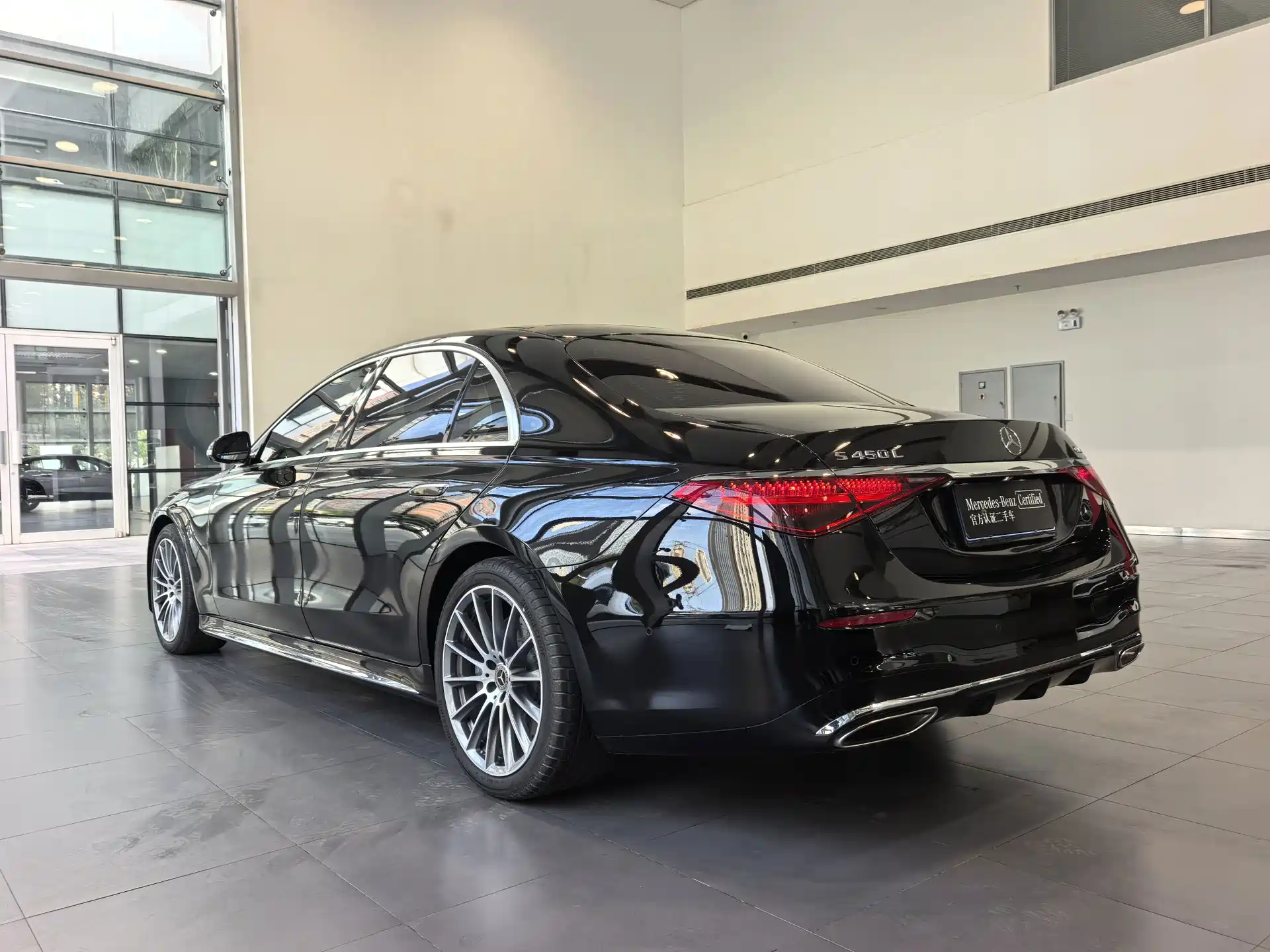 صورة 17 - Mercedes-Benz S-Class