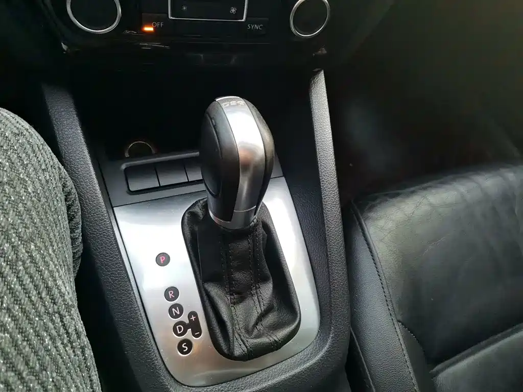 Volkswagen Sagitar 2014 1.4TSI Automatic Luxury фото 11