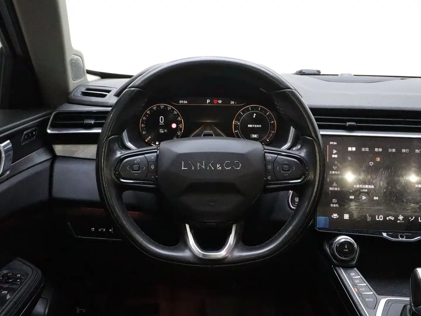 صورة 15 - Lynk & Co 01