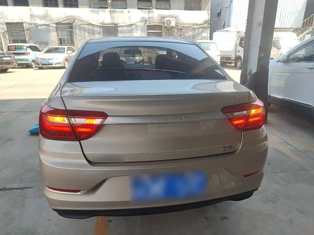 Фото 6 - Geely Vision