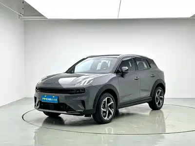 Lynk & Co 06