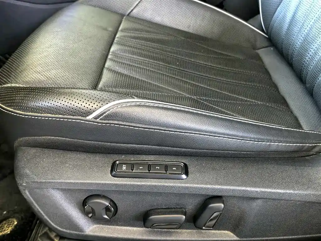 Volkswagen Passat 2022 330TSI Starlight Luxury Edition фото 12