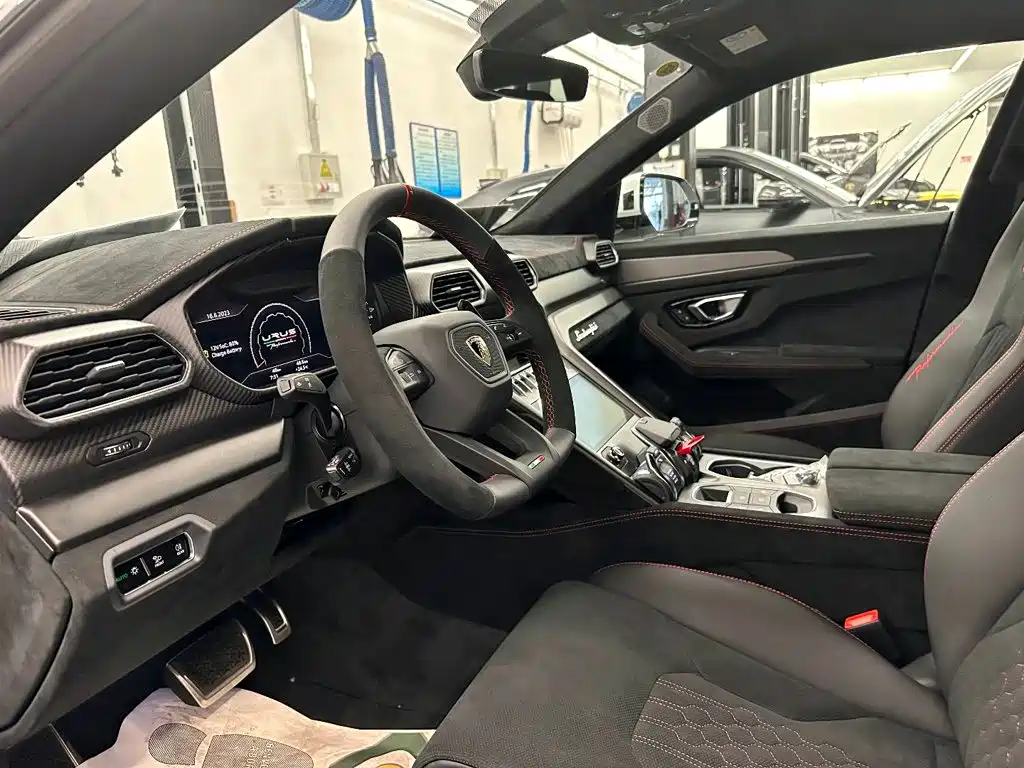 2024 Lamborghini Urus