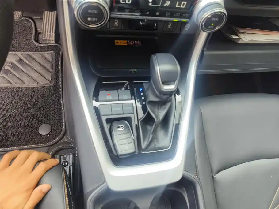 Toyota RAV4 Rongfang 2024 2.0L CVT FWD Style Plus Edition фото 16