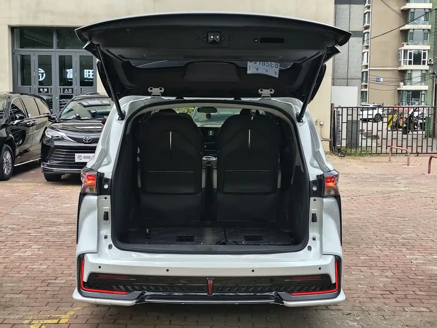 Toyota Sienna 2023 2.5L Hybrid Comfort Edition фото 7