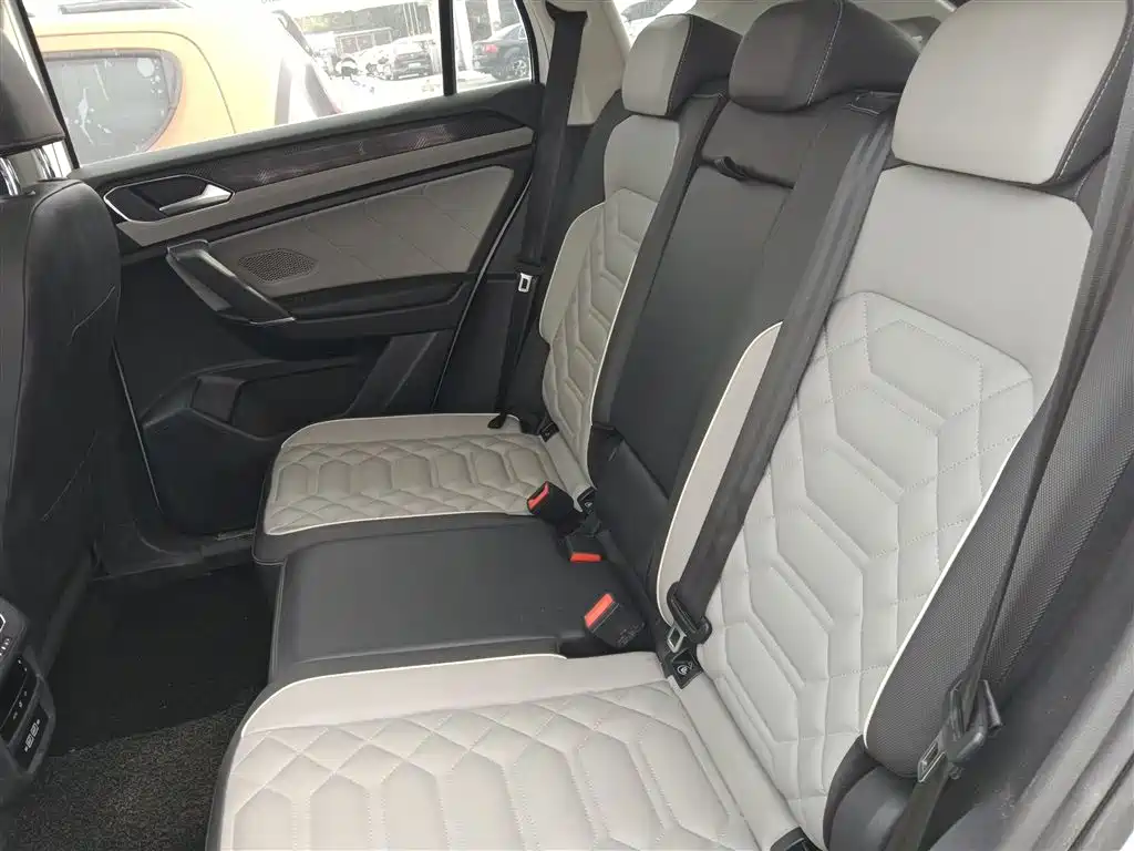 Volkswagen Tayron 2023 300TSI 2WD Luxury Plus Advanced Edition фото 14