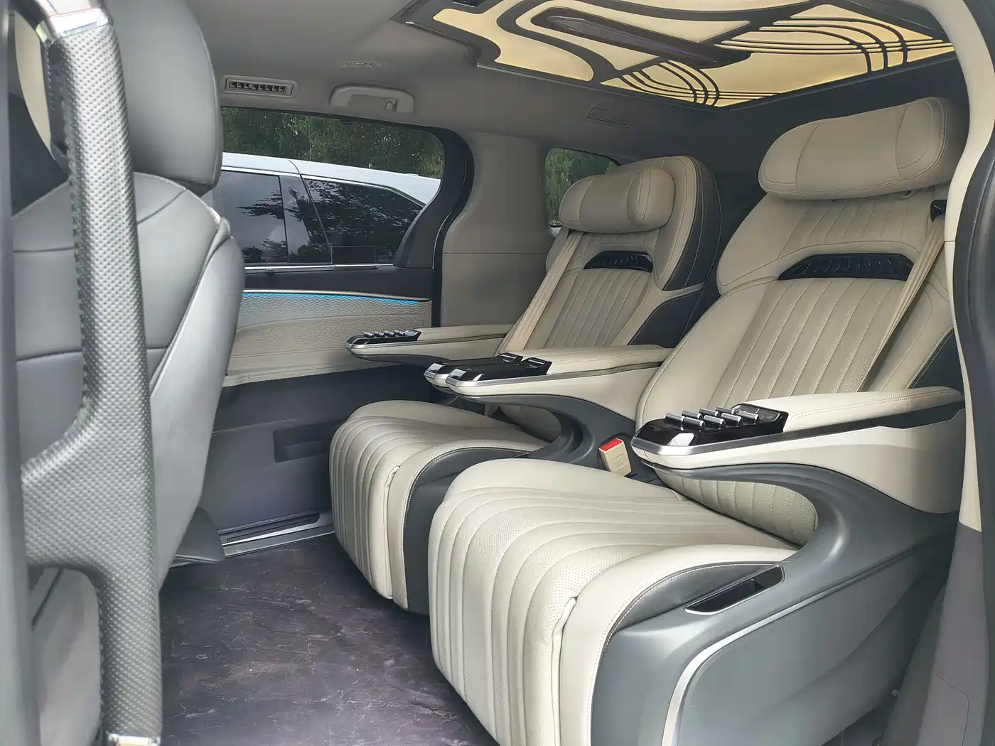 Toyota Sienna 2023 2.5L Hybrid Comfort Edition фото 18