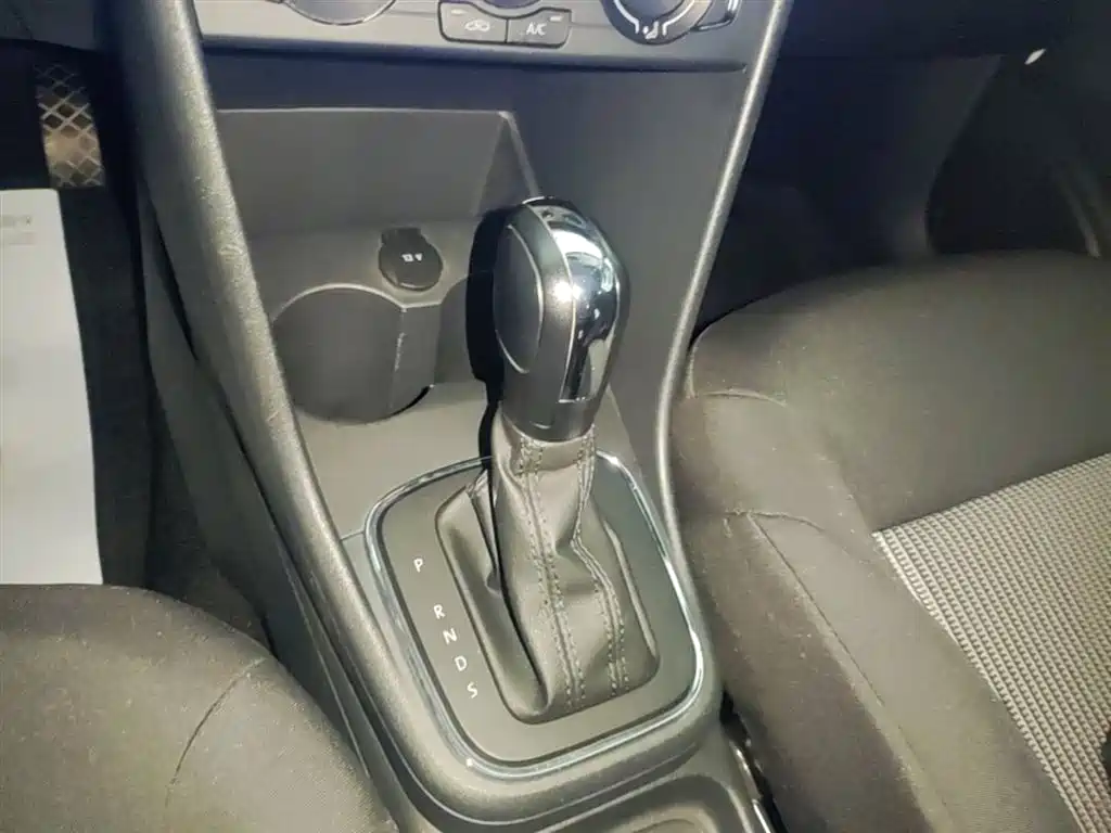 Volkswagen Polo 2016 1.4L Automatic Trend фото 14