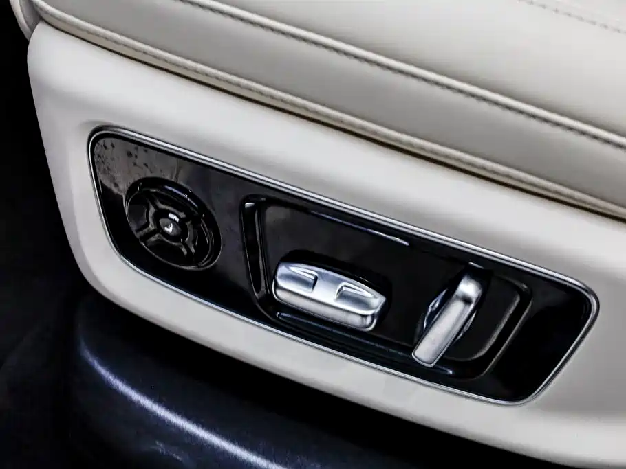Фото 34 - Li Auto Li L8
