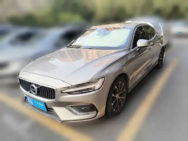 Volvo S60 2021 T4 Smart Elite Luxury — фото 1