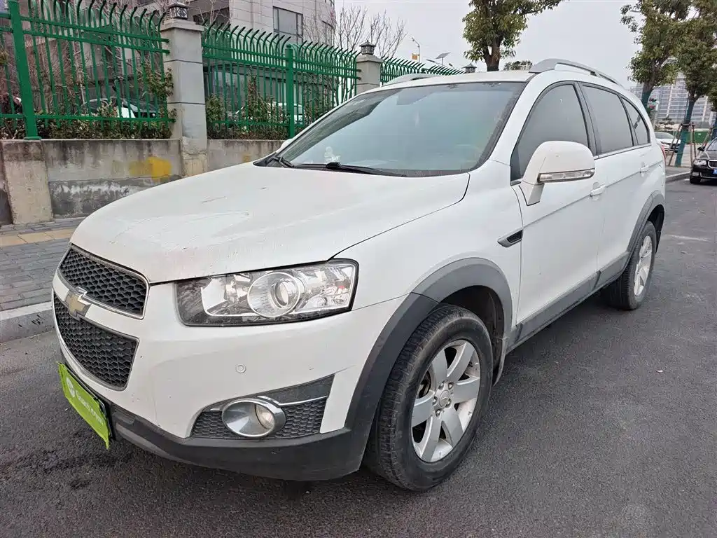 Chevrolet Captiva 2014 2.4L 2WD Urban 5-seater фото 2