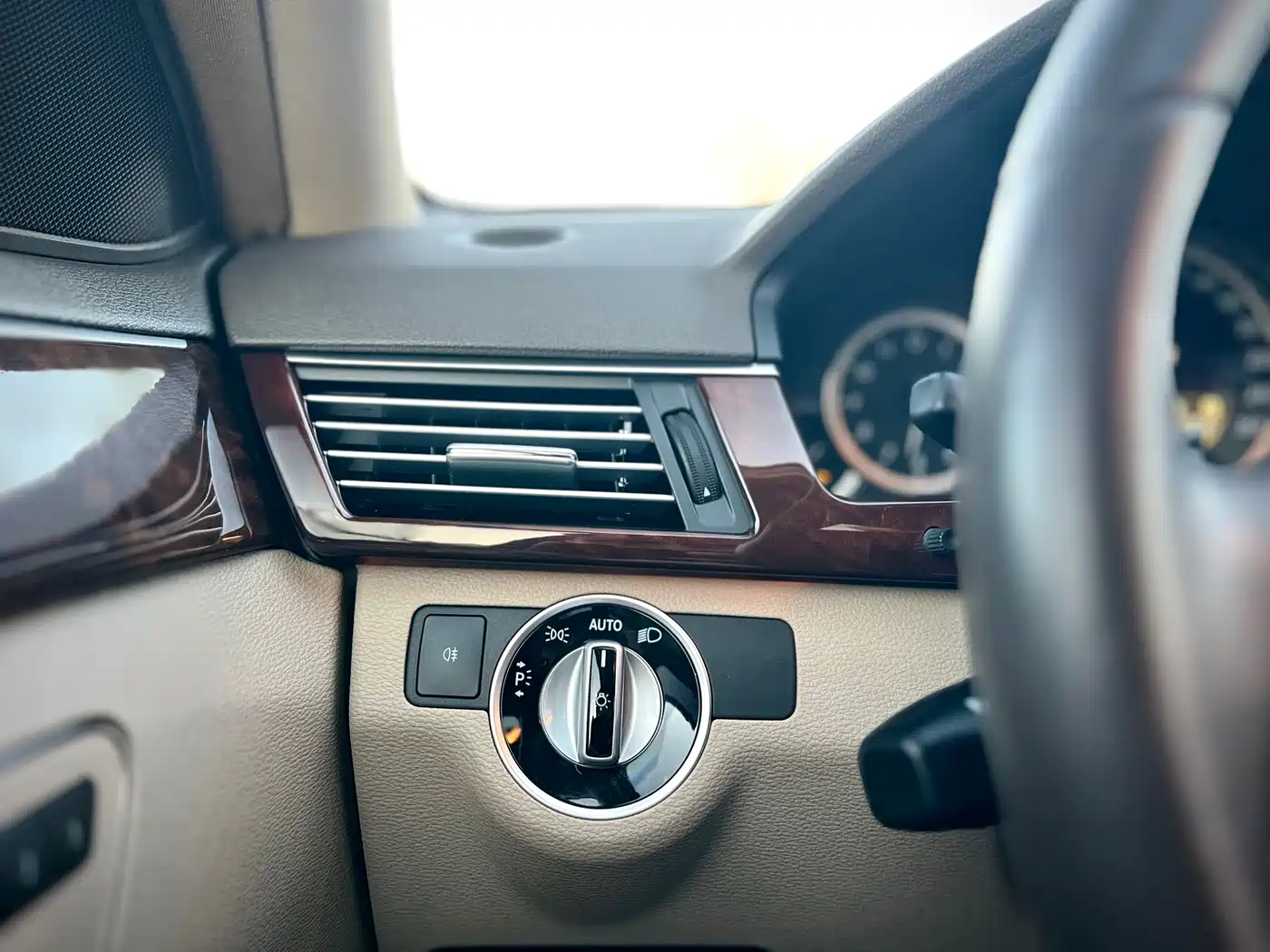Mercedes-Benz E-Class 2011 E 300 L Elegance фото 22