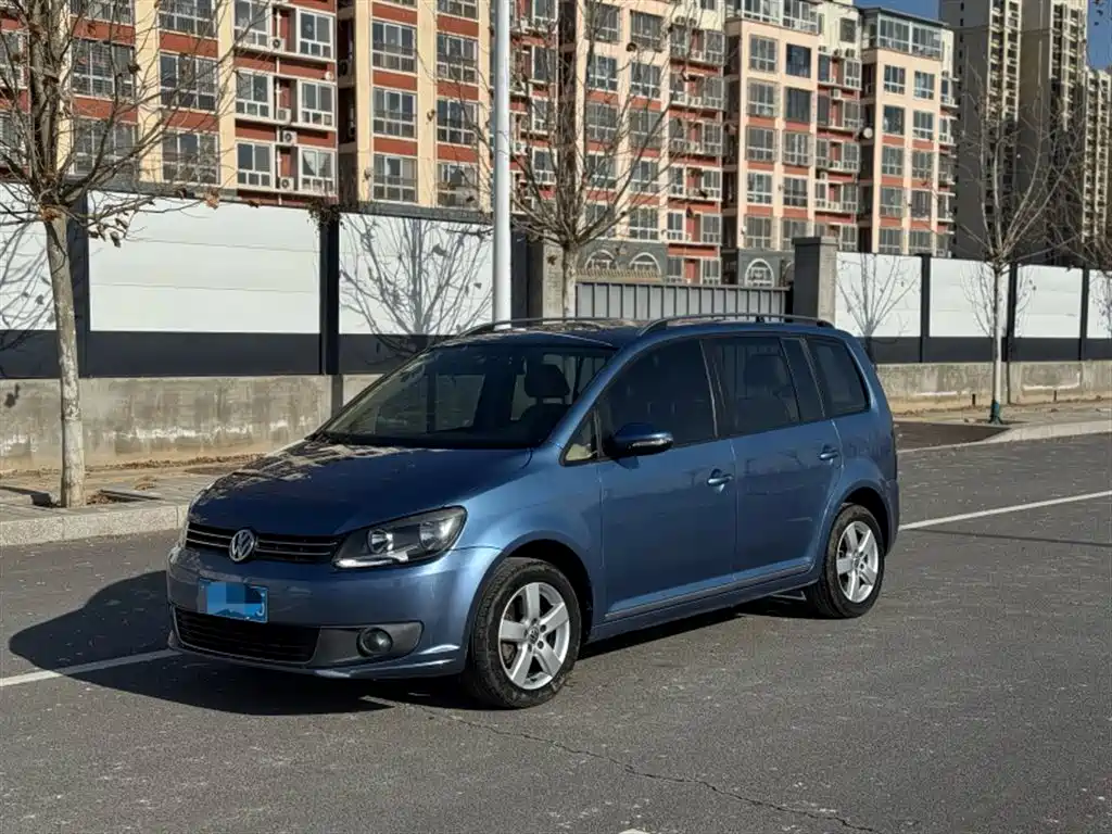 Volkswagen Touran 2013 1.4T DSG Comfort 5-seater фото 2