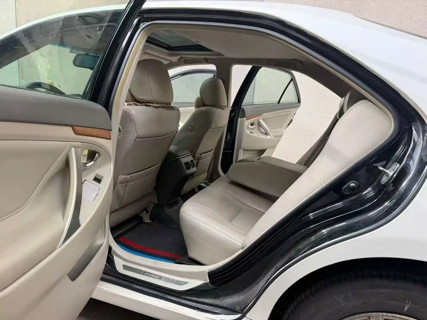 Photo 6 - Toyota Camry