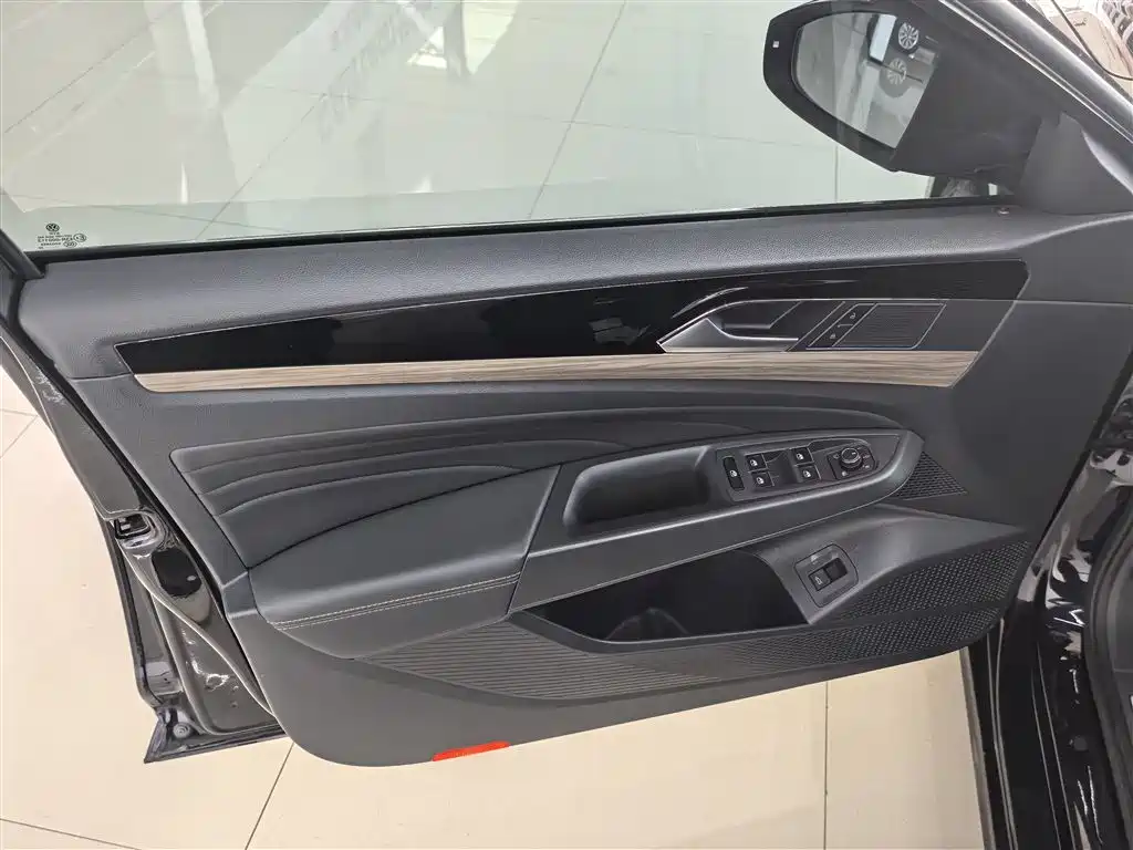 Volkswagen Passat 2019 330TSI Luxury Edition China VI фото 13