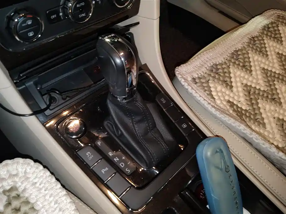 Volkswagen Passat 2015 1.8TSI DSG Prestige Edition фото 16