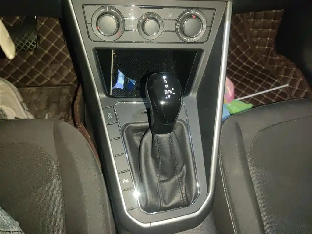 Volkswagen Polo 2019 Plus 1.5L Automatic Panorama Enjoyment Edition фото 10
