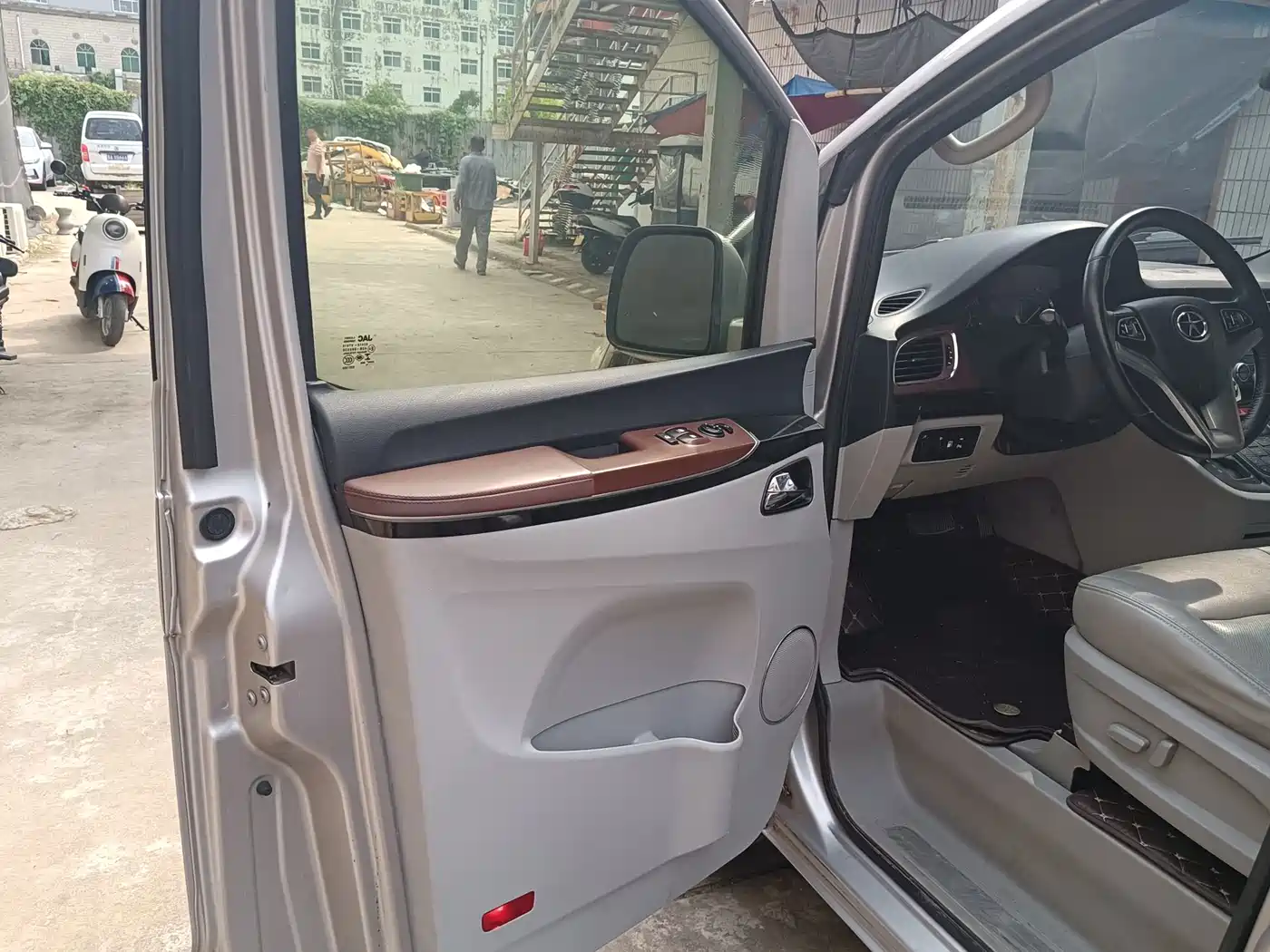 JAC Refine M5 2016 2016 2.0T Gasoline Automatic Official Version