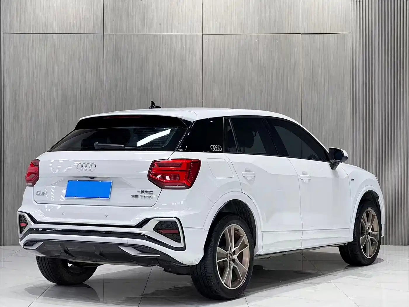 AUDI Q2L