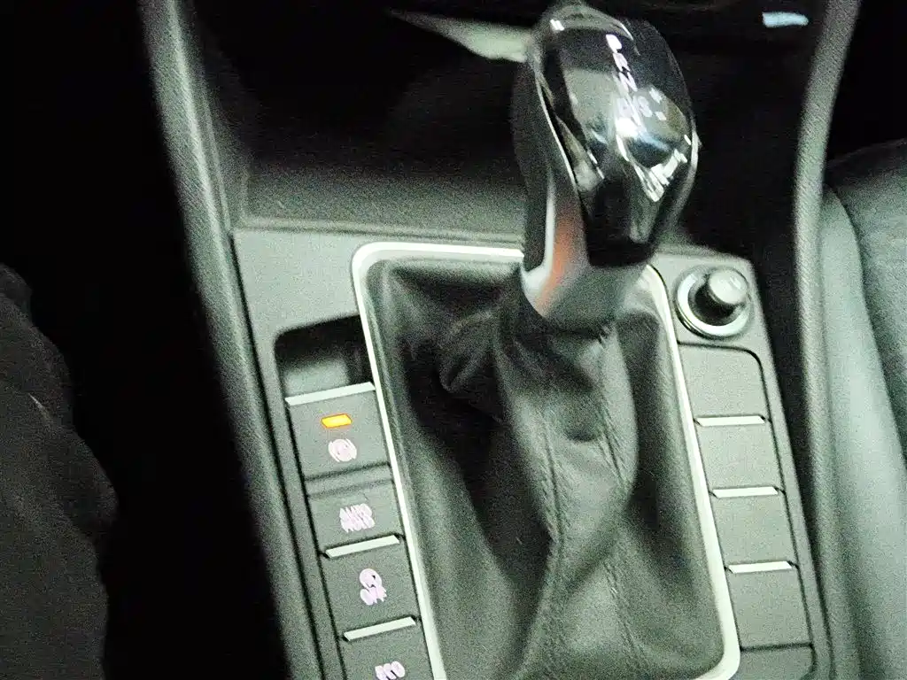 Volkswagen Sagitar 2025 300TSI DSG Flying Leap Edition фото 6