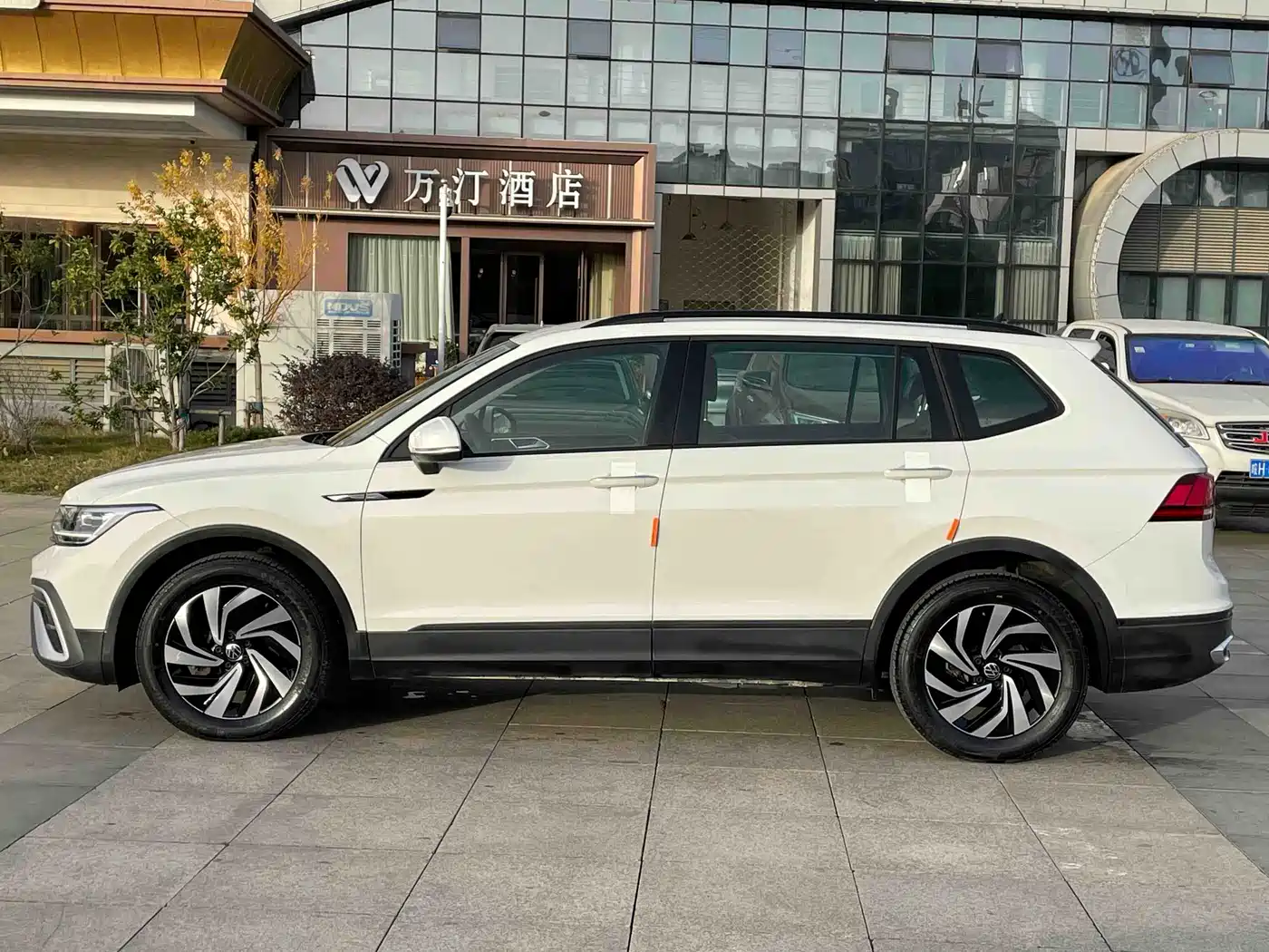 Volkswagen Tiguan L 2022 330TSI Automatic 2WD Comfort Edition фото 7