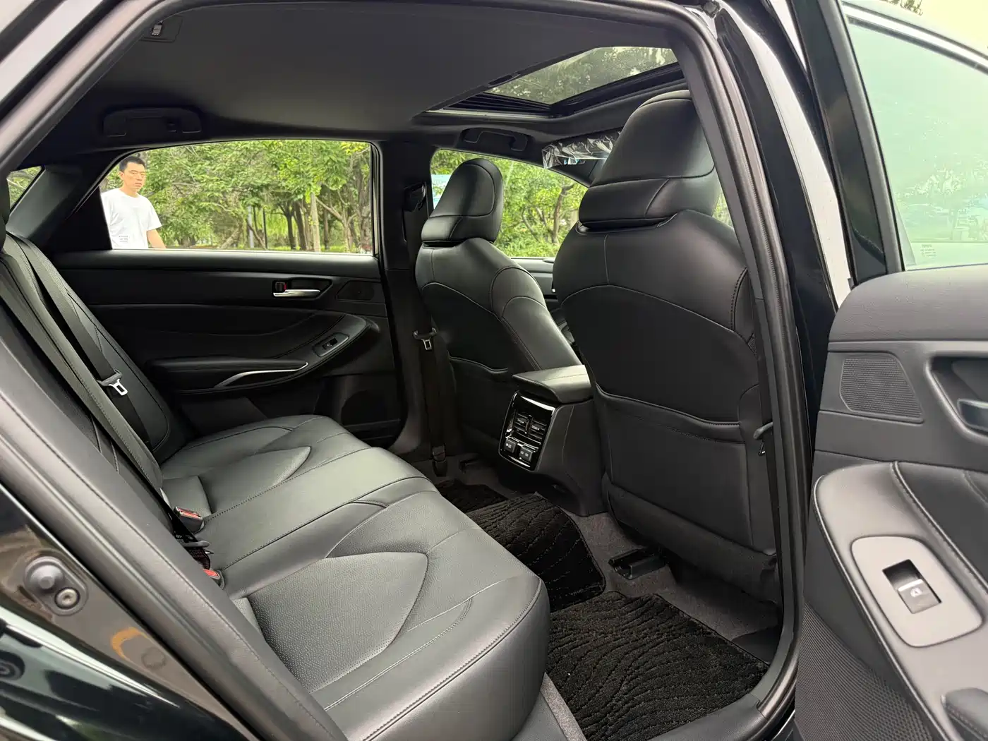 Toyota Avalon 2023 2.0L XLE Premium Edition фото 15