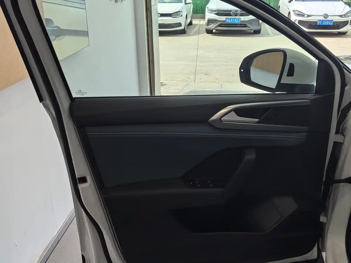 Volkswagen Tharu 2026 2024 300TSI 2WD Full Moon Edition