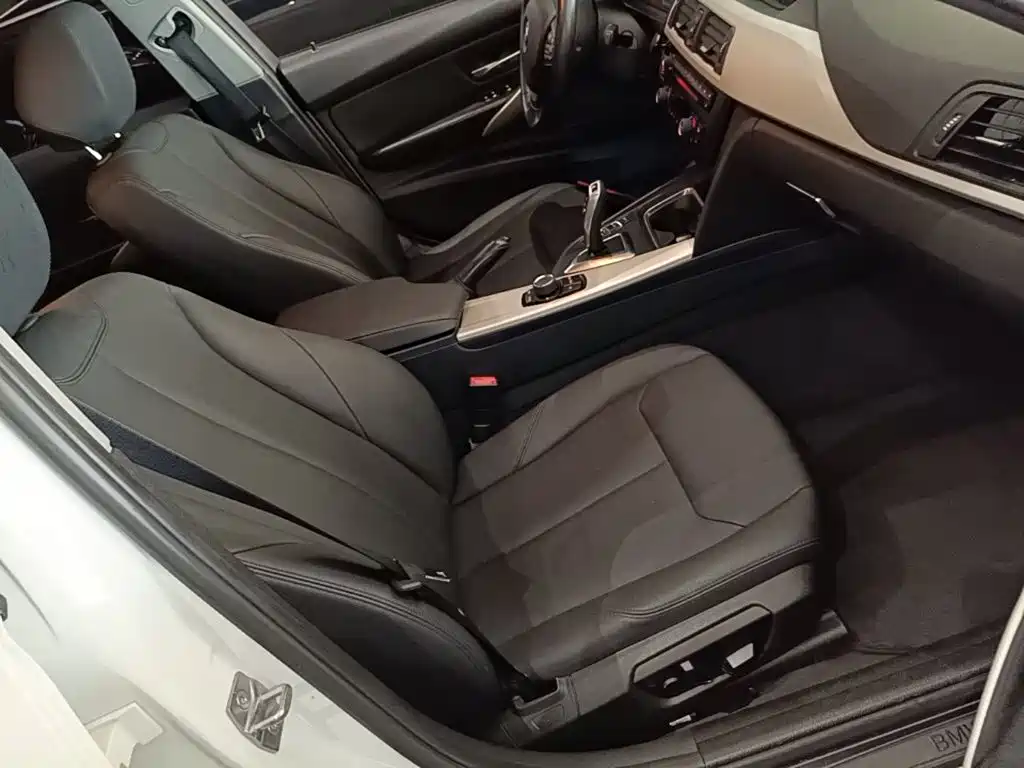 Фото 25 - BMW 3 Series