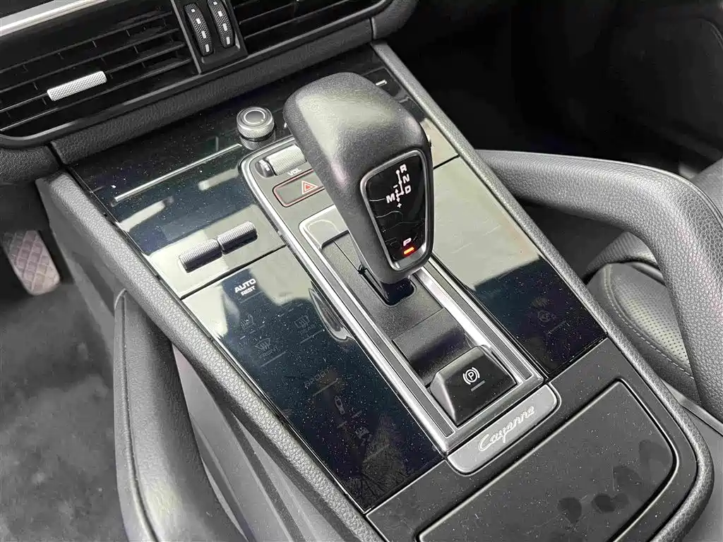 Photo 5 - Porsche Cayenne New Energy
