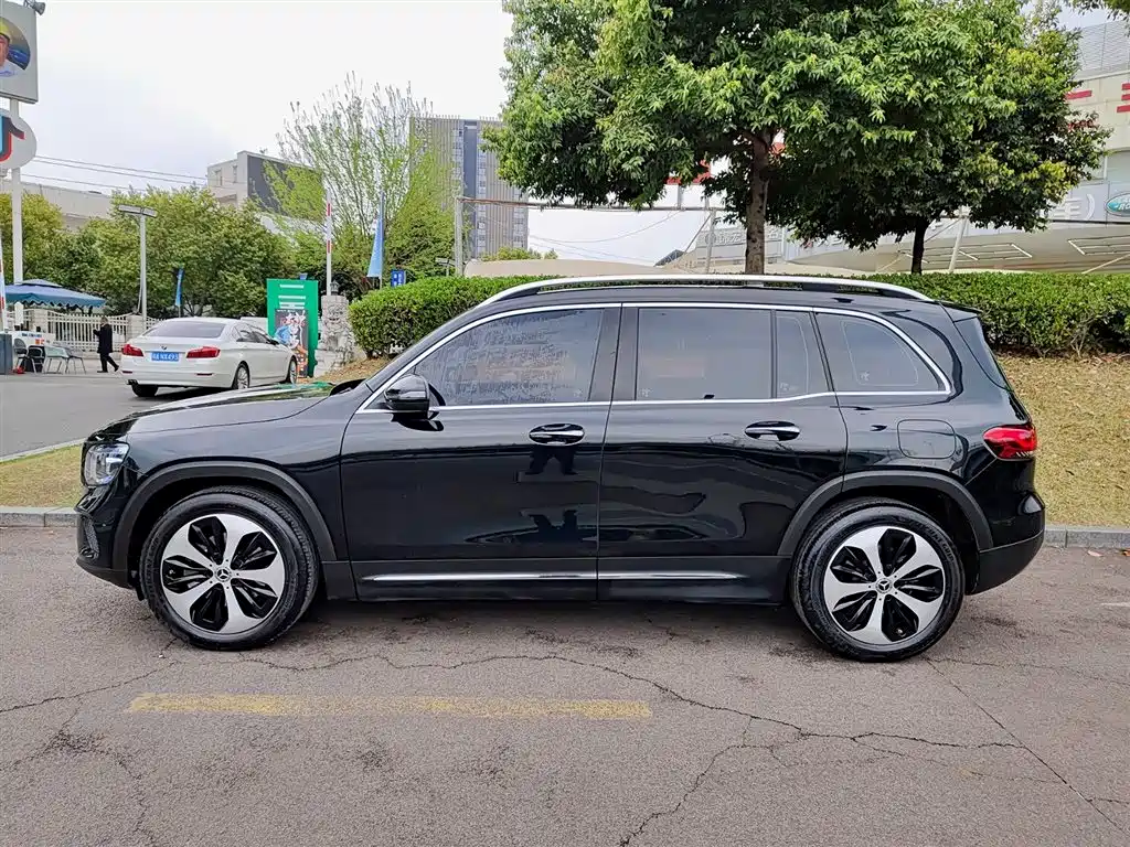 MERCEDES-BENZ GLB