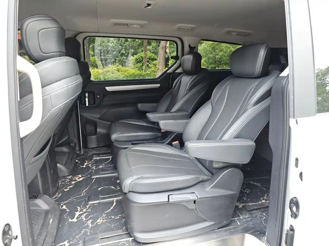 SAIC Maxus Maxus G20 2023 ES 2.0T Diesel Manual Premium Edition фото 7