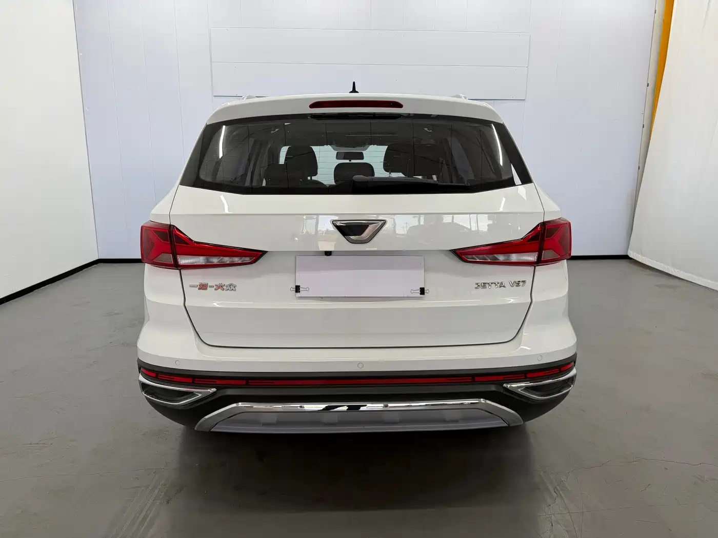 Photo 5 - Jetta VS7