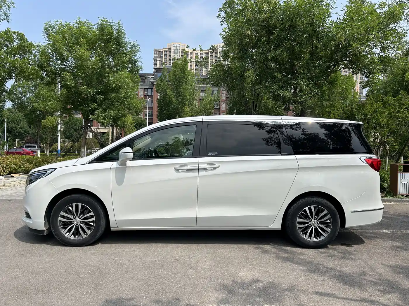 Buick GL8 2018 ES 28T Luxury Type China VI фото 4